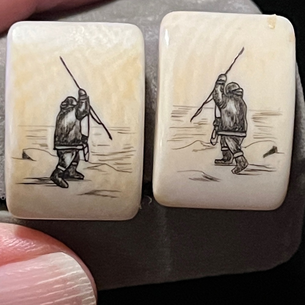 1950s Scrimshaw Clip ons Earrings - Eskimo theme